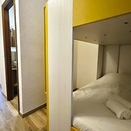 Hostdomus - Yellow * 세스트리에