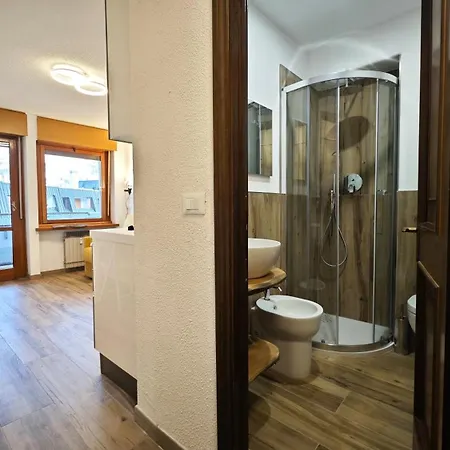 Hostdomus - Yellow 아파트 세스트리에