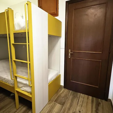 Hostdomus - Yellow * 세스트리에