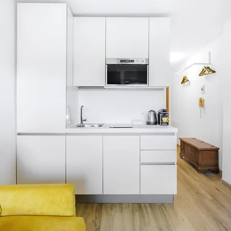 Hostdomus - Yellow Apartmán *