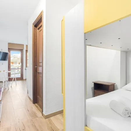 Hostdomus - Yellow Apartmán *