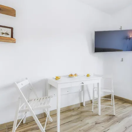 Hostdomus - Yellow *