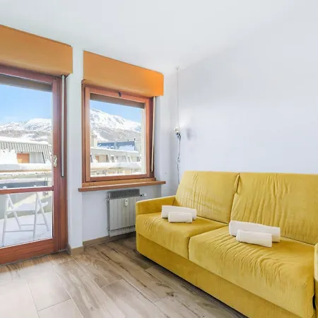 Hostdomus - Yellow 세스트리에